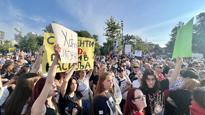 Des étudiants dans une manifestation à Belgrade, en Serbie.