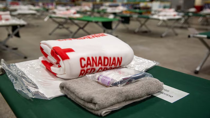 Du matériel remis par la Croix-Rouge canadienne.