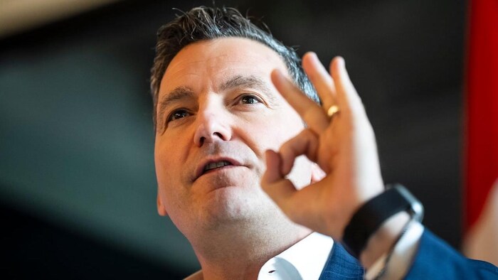 Evan Solomon en gros plan.