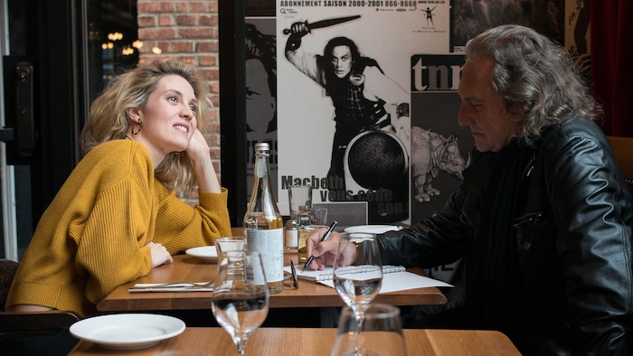 Évelyne Brochu en entrevue avec Franco Nuovo le 15 mars au Café du Nouveau-Monde.
