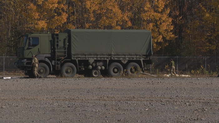 Un véhicule militaire.