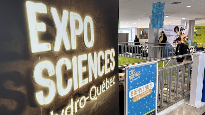 Une pancarte annonçant l'Expo-sciences