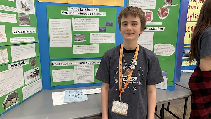 Izan Gagnon devant son kiosque