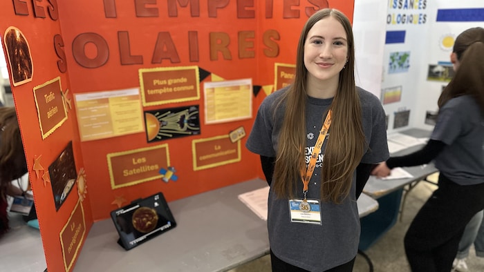 Jade Beaulieu devant son kiosque.