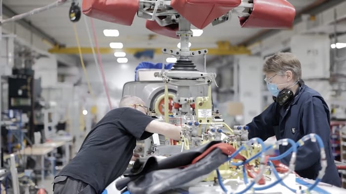 Fabrication d'un hélicoptère à Mirabel.