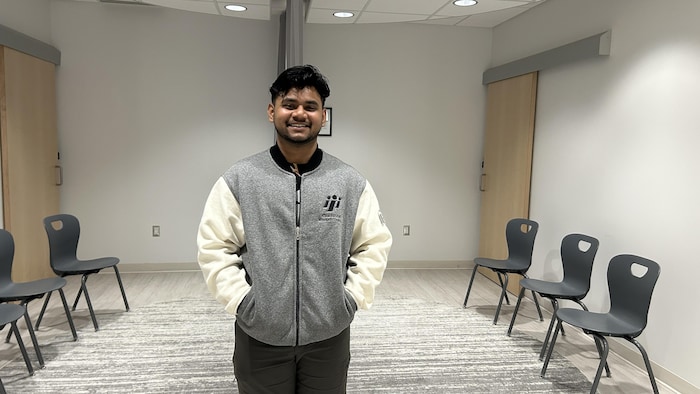 Fahim Fhariar Tamim, étudiant en technique informatique au Collège Cambrian, dans l'espace de prière dédié. 