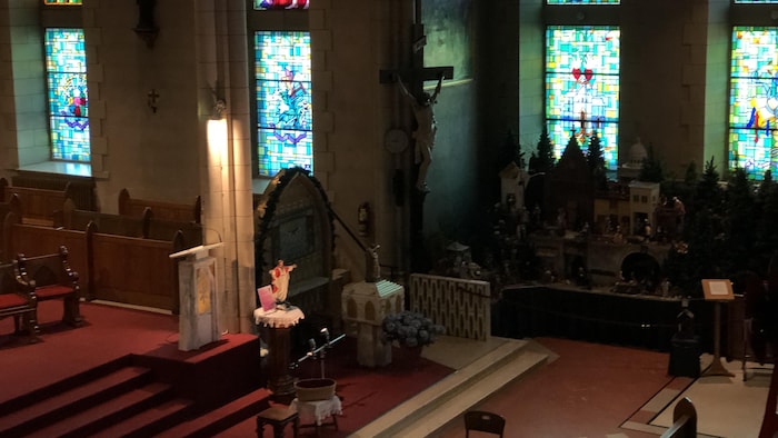 Des fenêtres restaurées à l'église Sacré-Coeur de Chicoutimi | Radio-Canada