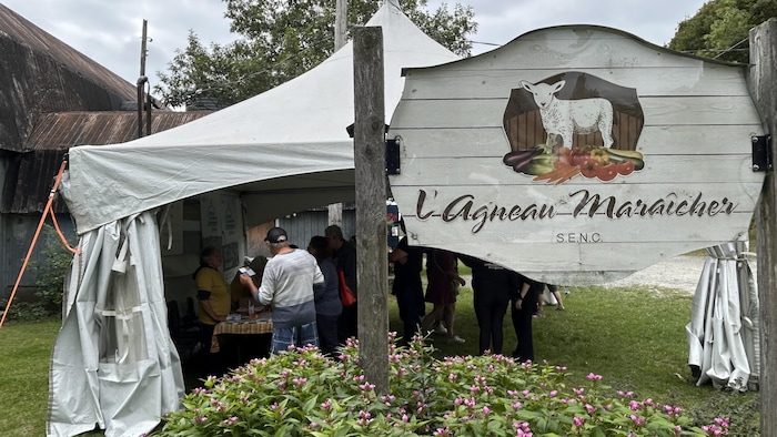 L'enseigne de l'Agneau Maraîcher.
