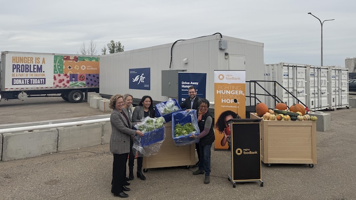 La banque alimentaire de Regina inaugure aujourd’hui la toute première ferme intérieure modulaire de la ville, une unité de culture qui permettra de produire des légumes-feuilles frais toute l’année, même pendant les rudes mois d’hiver de la Saskatchewan