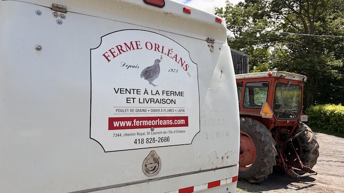En haute saison, la Ferme Orléans embauche environ 17 employés.
