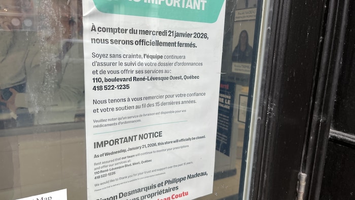 Une affiche annonçant la fermeture de la pharmacie le 21 janvier.