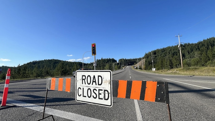 Une route fermée dans le secteur de Prince George.
