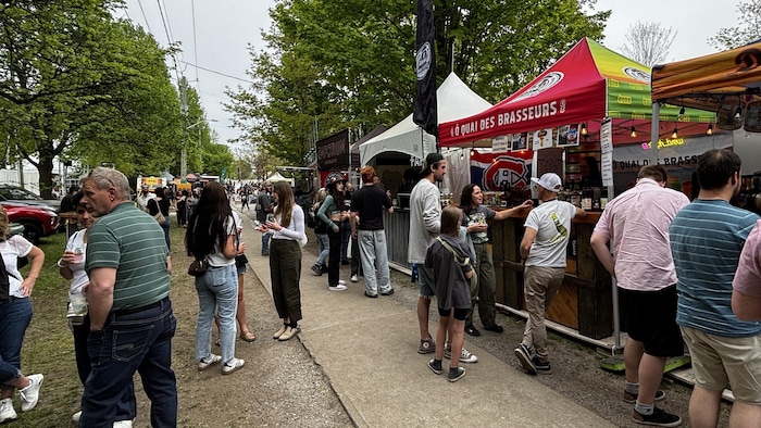 Des exposants au Festibière de Sherbrooke.