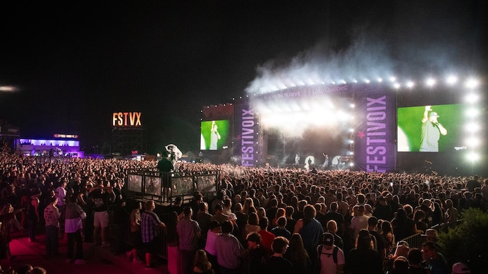 La foule devant la scène du FestiVoix.