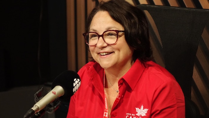 She is in an interview in the Radio-Canada studios.
