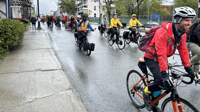 Des centaines de Sherbrookois ont participé à la Fête du vélo.