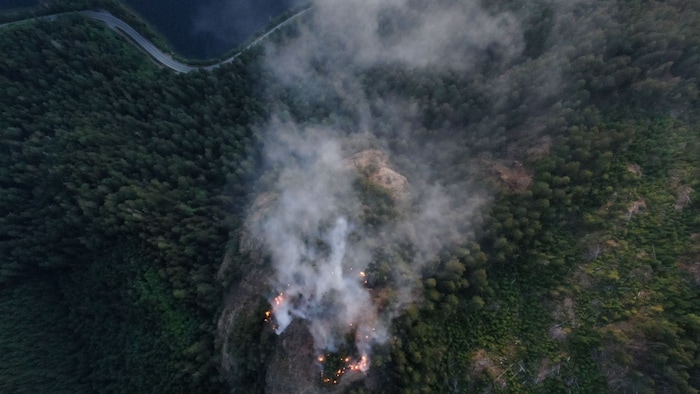 Vue aérienne de l'incendie de Cameron Bluffs.