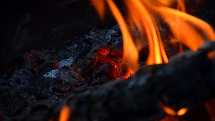 Un feu de camp.