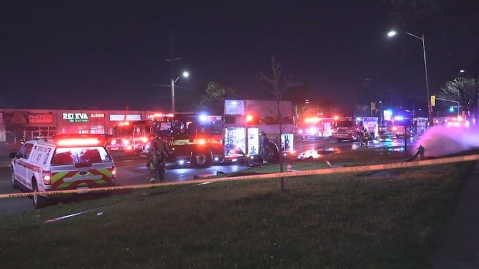 Incendie chez Phatboy Fireworks à Etobicoke en mai 2026.