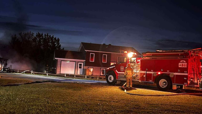 Une photo de l'intervention des pompiers de Grande-Vallée, dans la nuit de samedi à dimanche