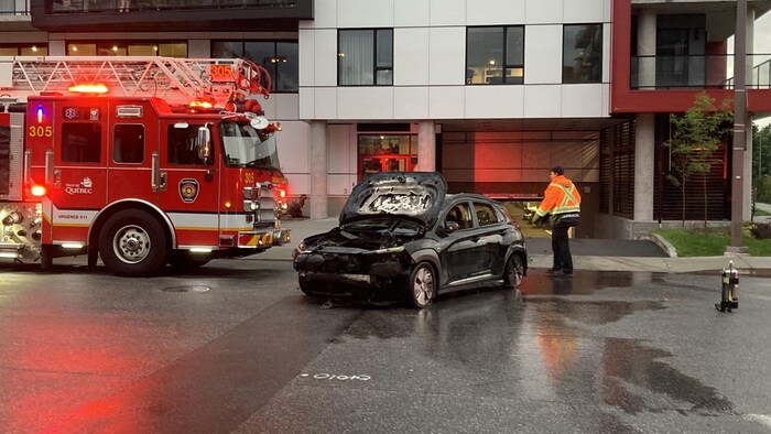 Selon les pompiers, il s'agirait d'une rare fois où un véhicule a pris feu.