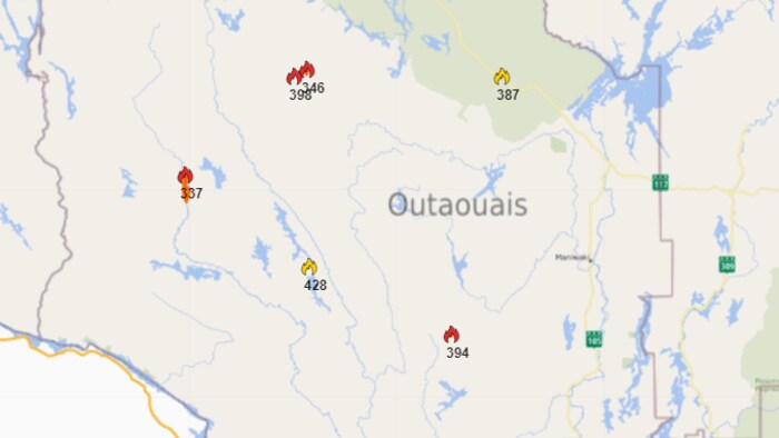 Une carte des feux de forêt dans la région de l'Outaouais.