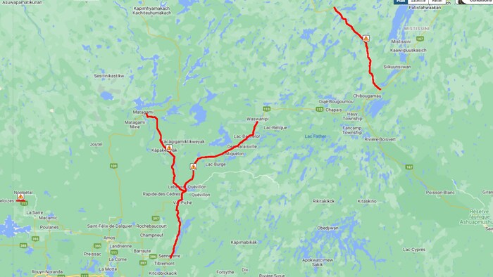 Une carte montrant des routes fermées en rouge.