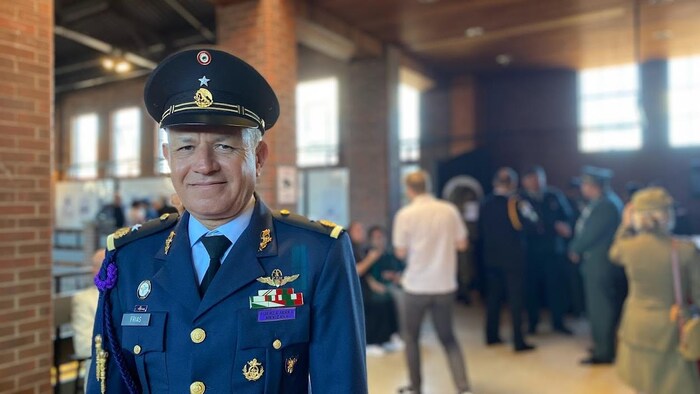 Le Général Germán Alejandro Frías Moreno, attaché militaire du Mexique au Canada, sourit à la caméra.