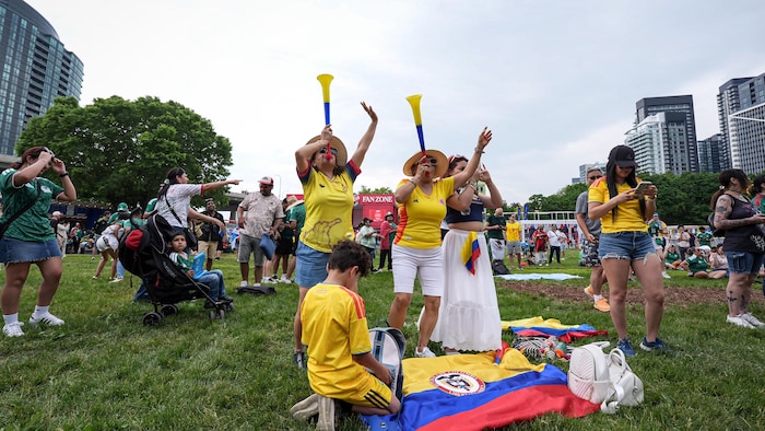Des partisans de la Colombie au FIFA Fan Festival de Toronto le 11 juin 2026.