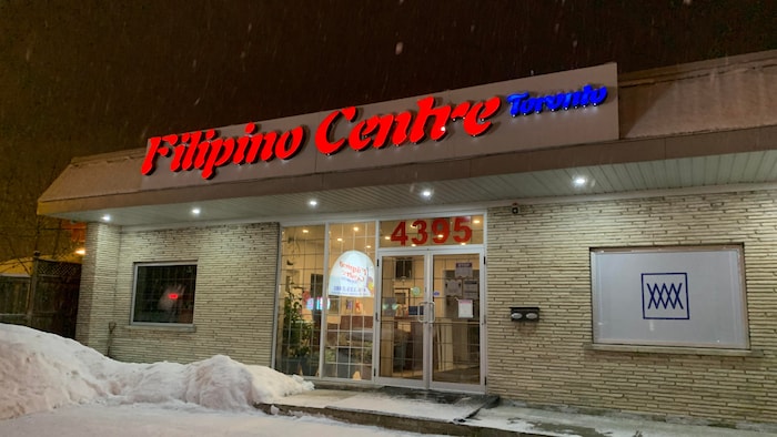Ang harapan ng The Filipino Centre sa Toronto.