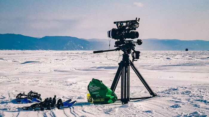Une caméra sur les glaces.