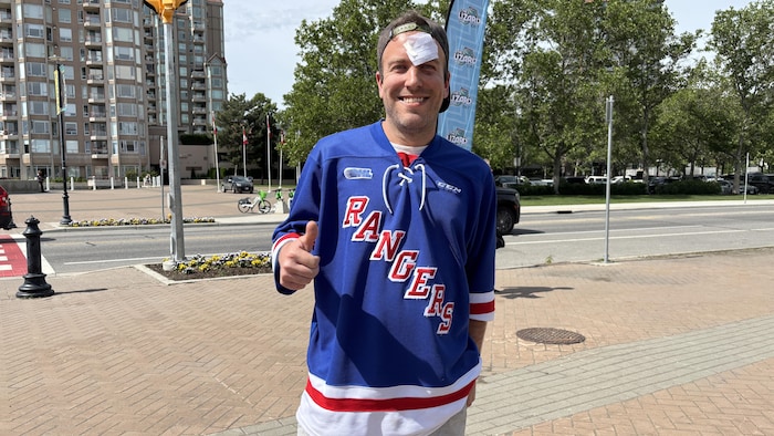 David Bellew près de la Place Prospera, à Kelowna, le 31 mai 2026.