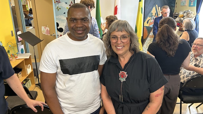 Ginette Lavack et un membre de la communauté fransaskoise.