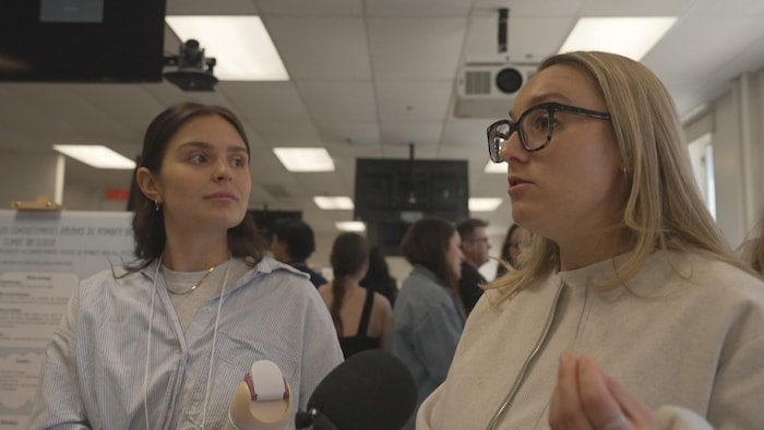 Deux finissantes en enseignement à l'Université de Montréal