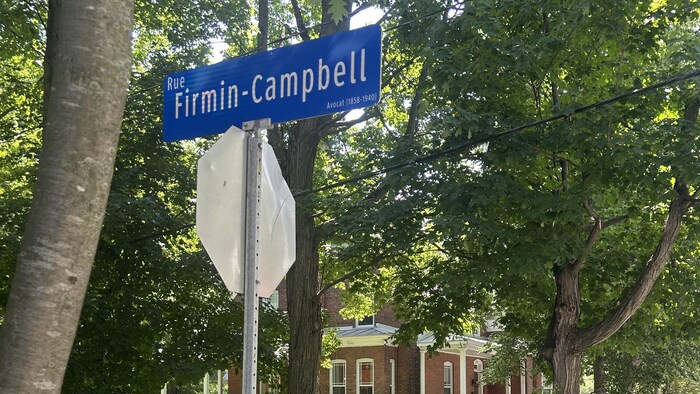 Pancarte de la rue Firmin-Campbell à Sherbrooke
