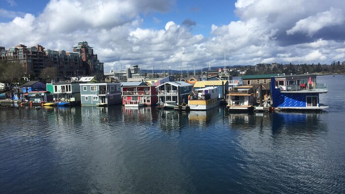 Des maisons flottantes à Fisherman's Wharf, à Victoria, en Colombie-Britannique