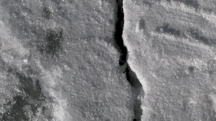 Fissure dans la glace.