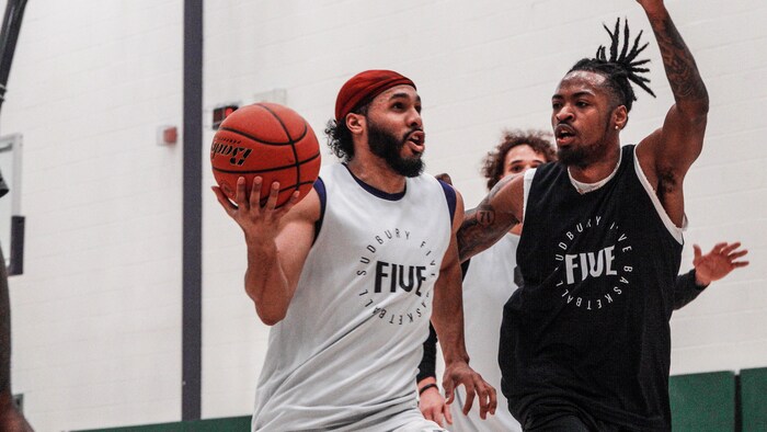 le-five-de-sudbury-une-quipe-unie-pour-conqu-rir-le-championnat