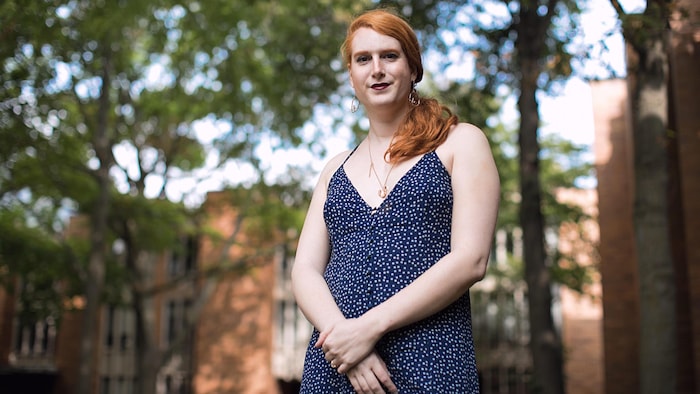 Portrait d'une femme en robe