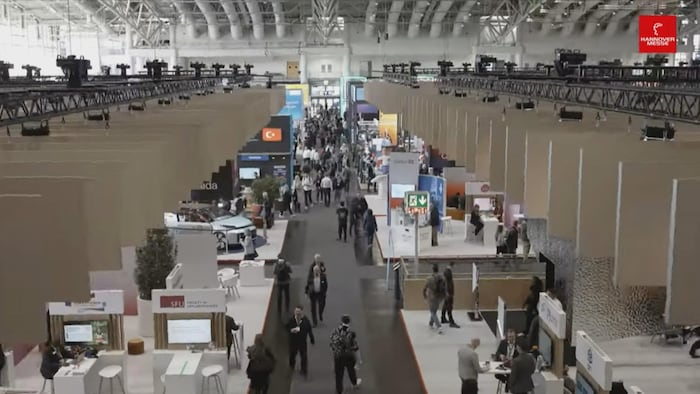 Networking among companies to deal with American prices star-news.press/wp Participants at the Hannover Mass Fair.