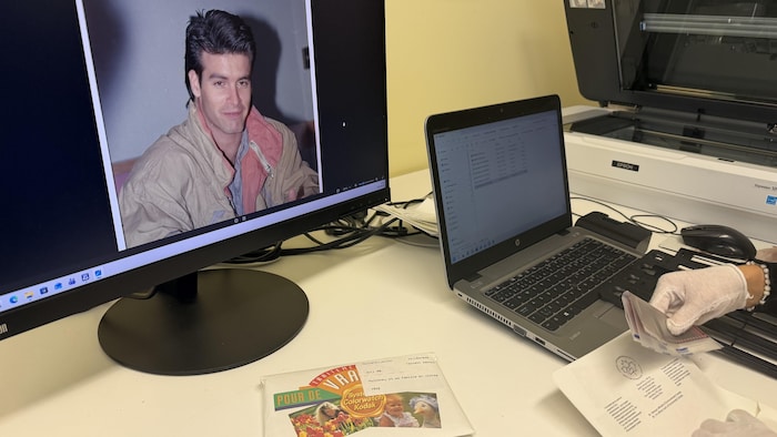 Une photo de Roch Voisine sur un écran d'ordinateur.