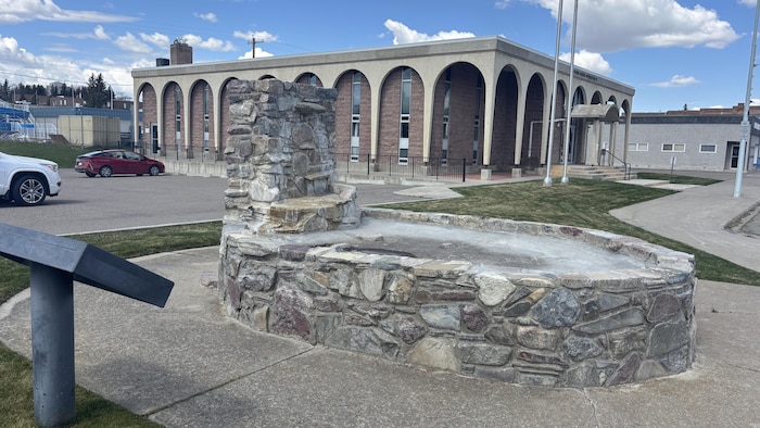 La fontaine en l'honneur de Fay Wray. 