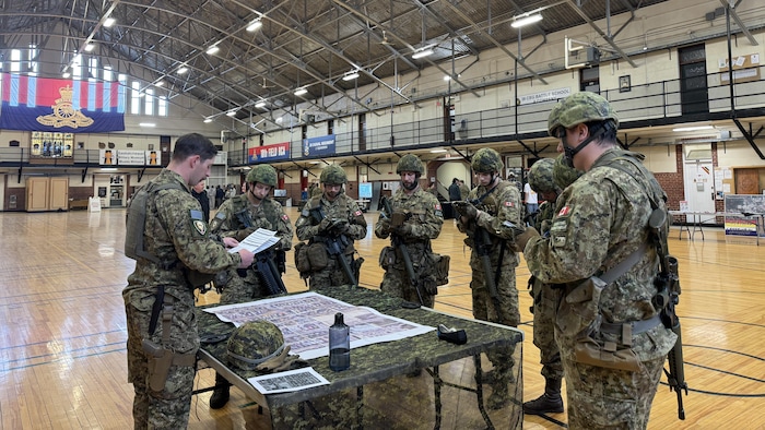 Des soldats des Forces armées canadiennes à Regina, en Saskatchewan, le 21 mars 2026.
