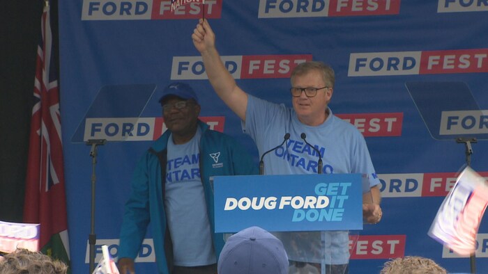 Le conseiller municipal et candidat progressiste-conservateur Gary Crawford a pu monter sur la scène lors du traditionnel « Ford Fest », organisé dans la circonscription de Scarborough–Guildwood à la fin juin.