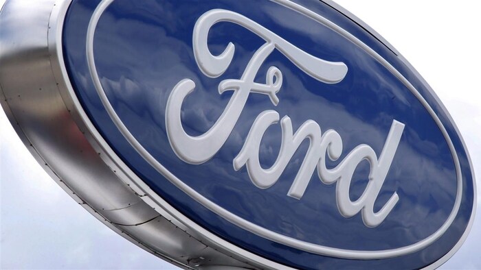 Le logo du constructeur automobile américain Ford.