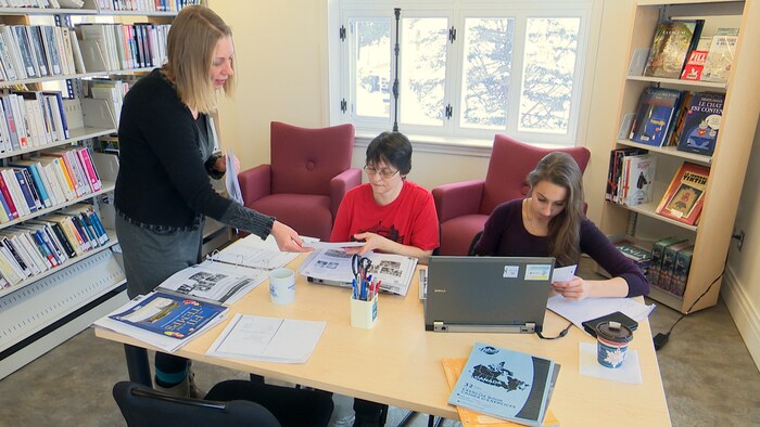 Des participants aux formations en français de l'organisme ABC des Portages.