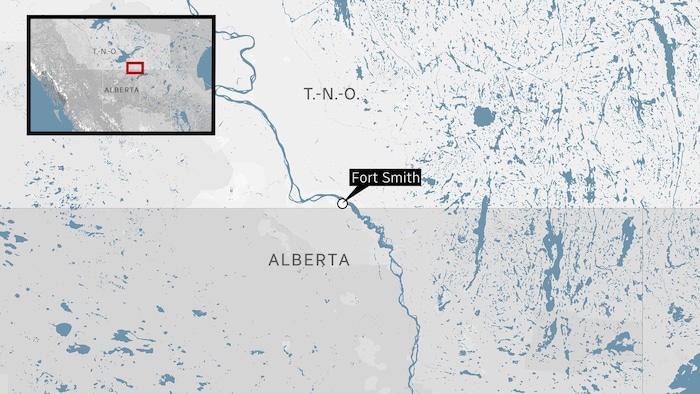 Une carte où la ville de Fort Smith est localisée près de la frontière avec l'Alberta.