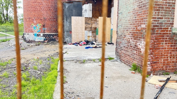 Le terrain d'une ancienne usine.