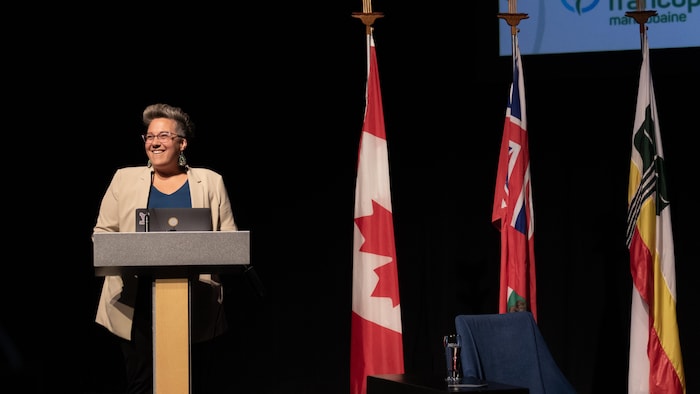 Myriane Ouellette fait une présentation.