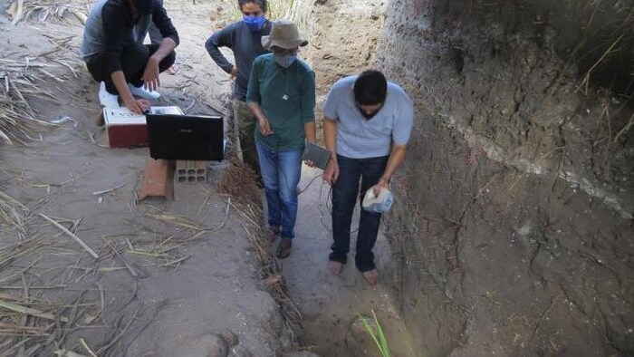 Arqueólogos realizam uma digitalização 3D de um esqueleto encontrado em uma construção em São Luís.